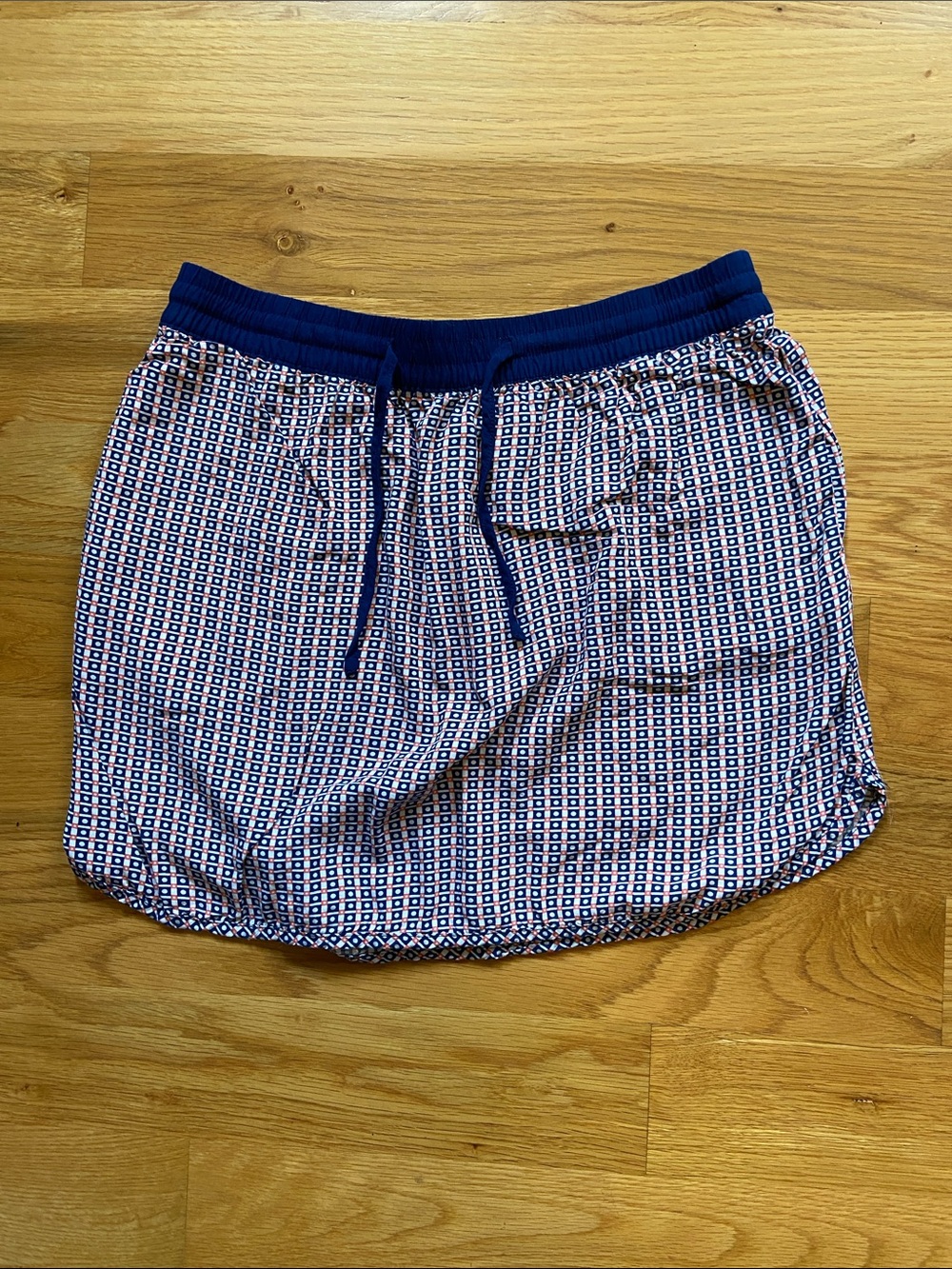 GAP women’s Navy and White Geometric Drawstring skirt with pockets